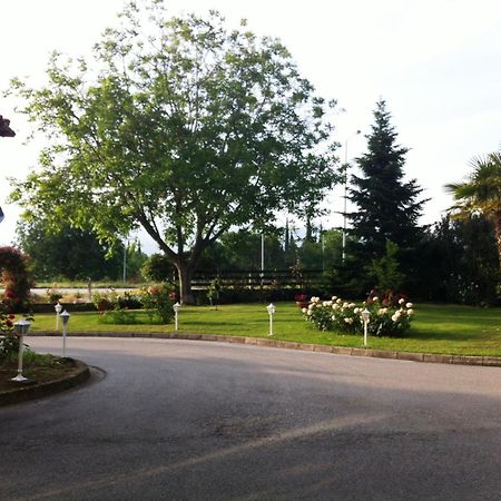 Rodopi Hotel Komotini Bagian luar foto